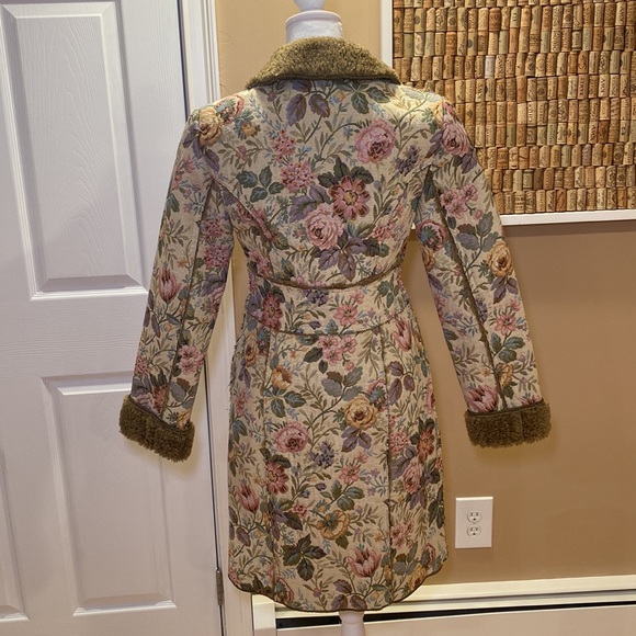 Anthropologie Made in Greece Floral Pattern with Faux Fur - Picture 9 of 15